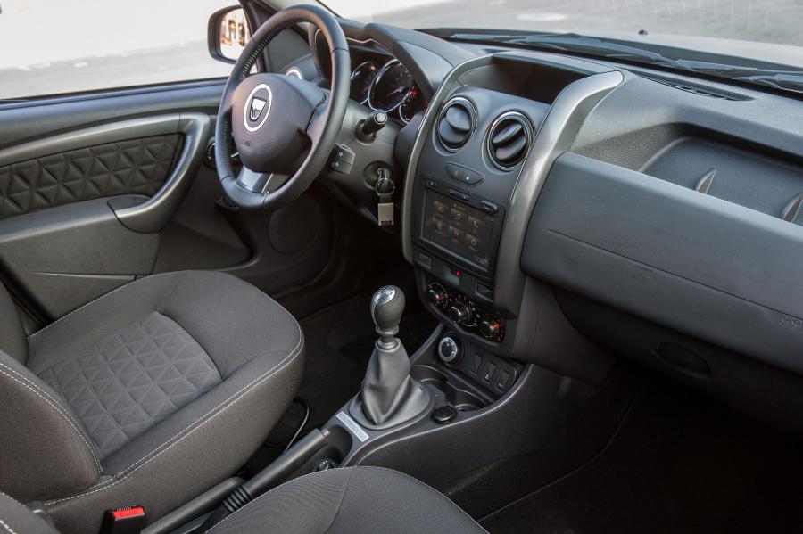 Интерьер Dacia Duster Titan 2014 года  (IT) (фото 8 из 43)